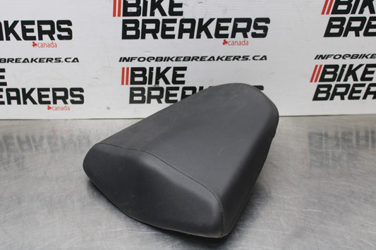 15-19 HONDA CBR300R REAR BACK PASSENGER TANDEM SEAT PAD SADDLE PILLION BB800