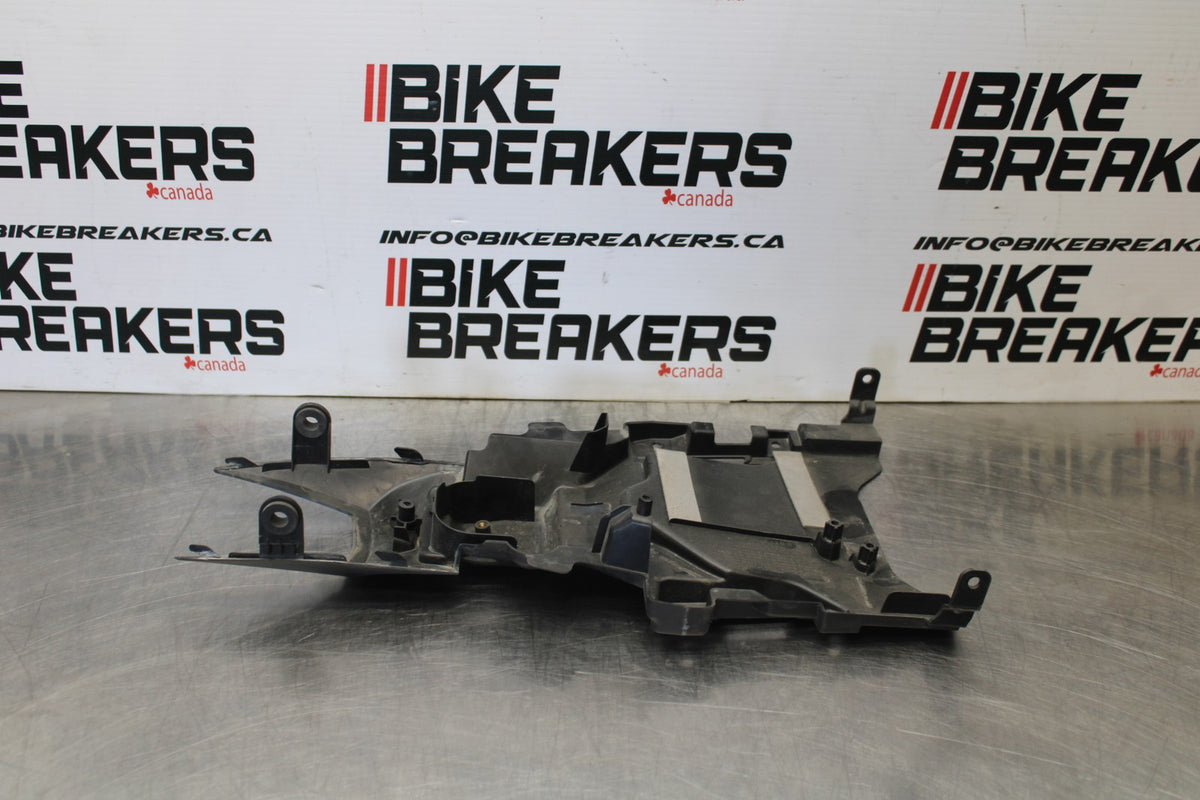 18 SUZUKI GSXR1000 REAR BACK TAIL UNDERTAIL FAIRING COWL FENDER BB00