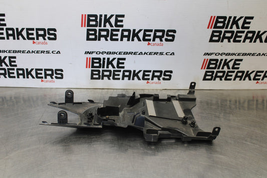 18 SUZUKI GSXR1000 REAR BACK TAIL UNDERTAIL FAIRING COWL FENDER BB00