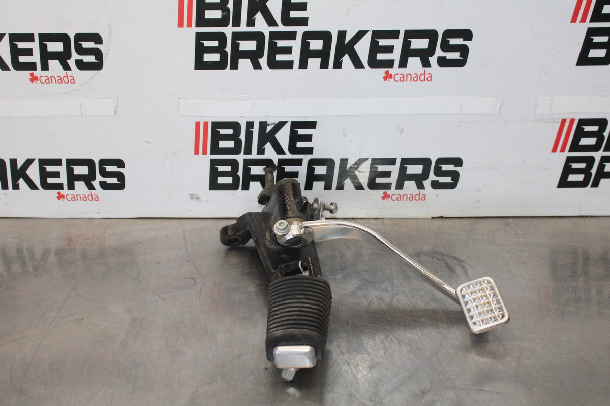 07 SUZUKI BOULEVARD M50 RIGHT FRONT FOOT REST PEG STEP BRAKE BB897