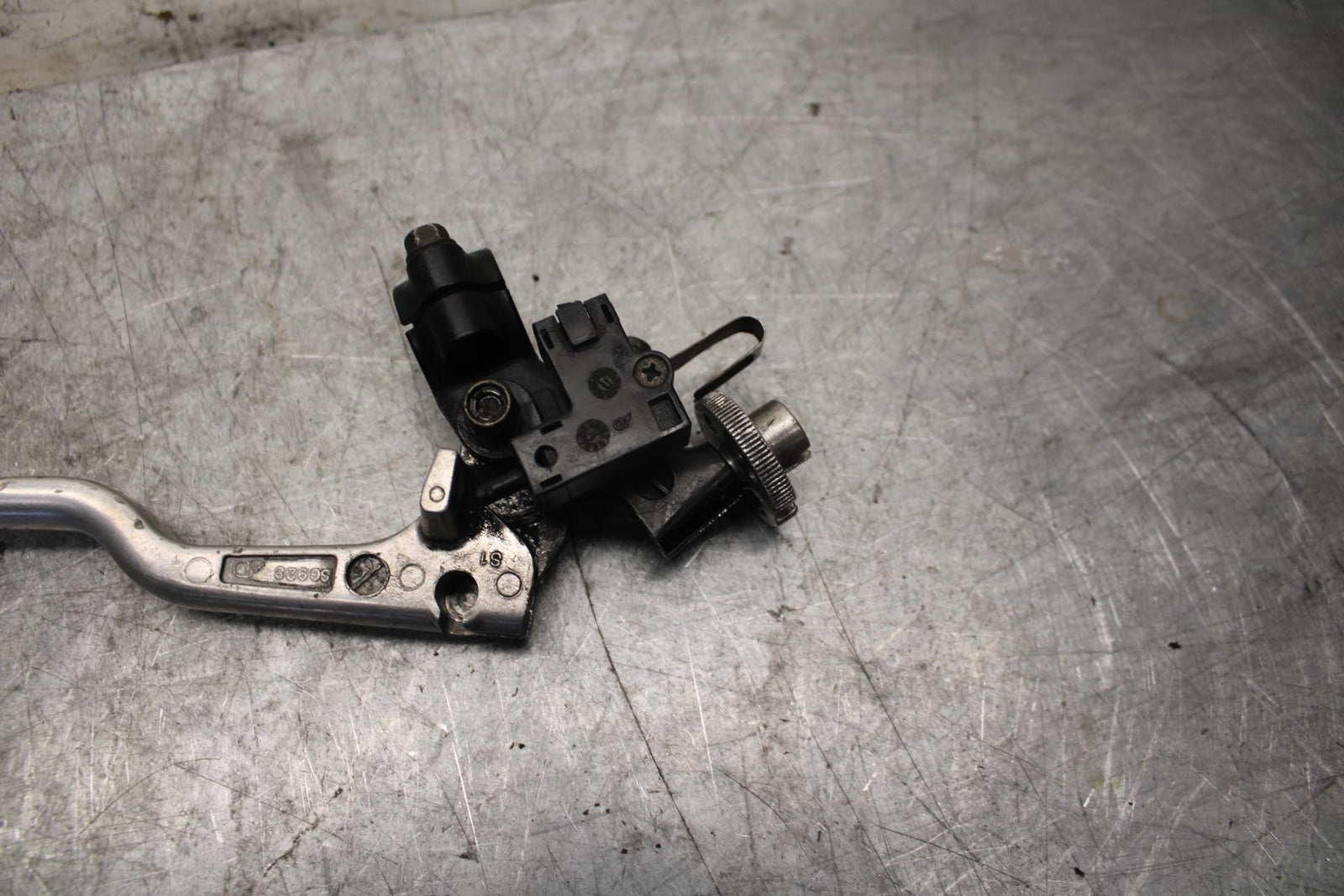 2001 Suzuki GSXR1000 CLUTCH PERCH MOUNT WITH LEVER  57500-40F11 BB52