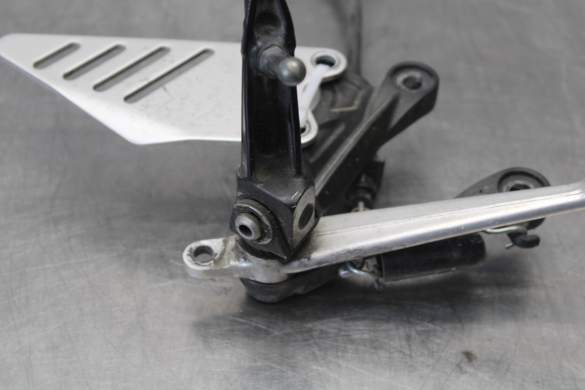 13-18 KAWASAKI NINJA ZX6R RIGHT REARSET REAR SET DRIVER FOOT PEG REST STOP BB908