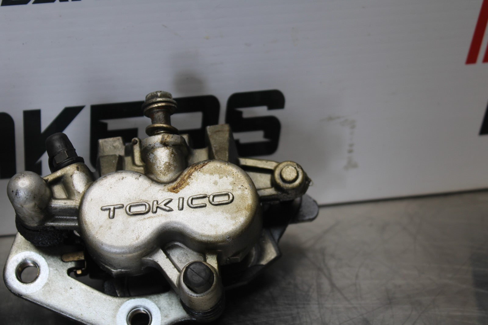 03-08 KAWASAKI VULCAN 1600 RIGHT LEFT FRONT BRAKE CALIPER SET PAIR BB196