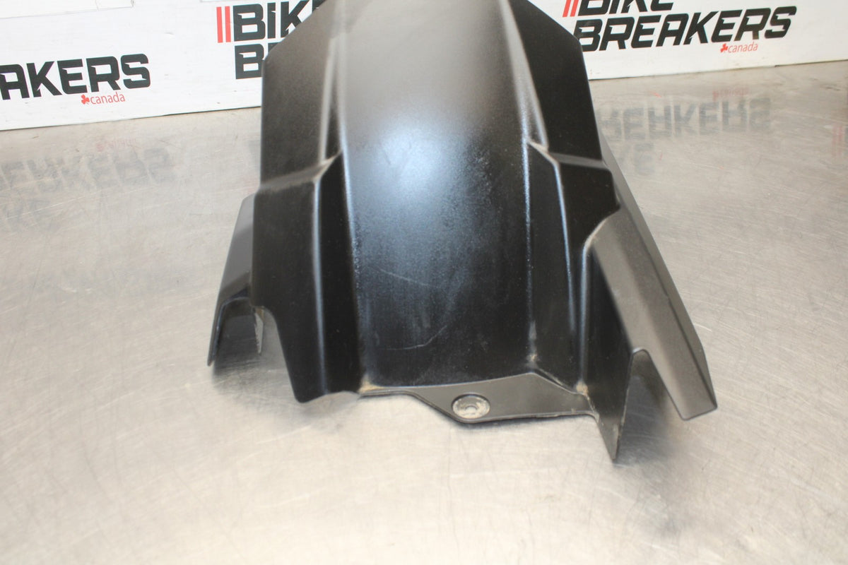 25 KAWASAKI Z900 REAR BACK DRIVE CHAIN GUARD COVER SHIELD BB928