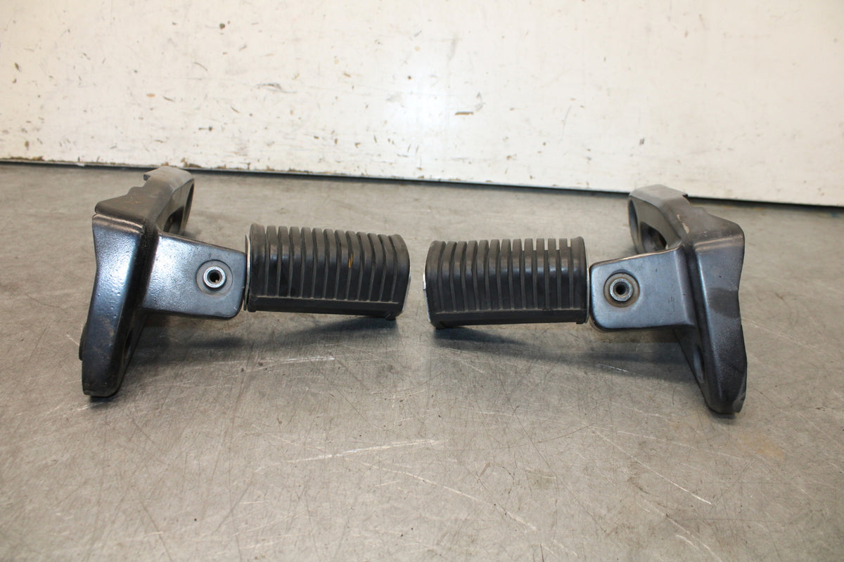 85-86 SUZUKI MADURA 1200 REAR PASSENGER FOOT STEP PEG  BB691
