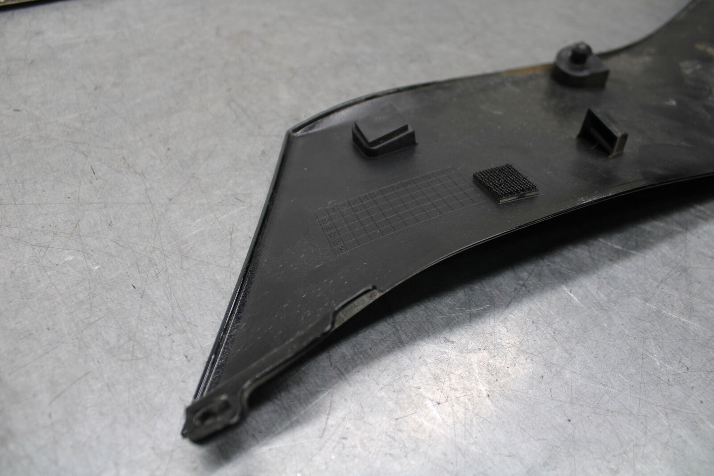 16 KAWASAKI NINJA ZX10R RIGHT FRONT SIDE SEAT PANEL TRIM COWL FAIRING BB650