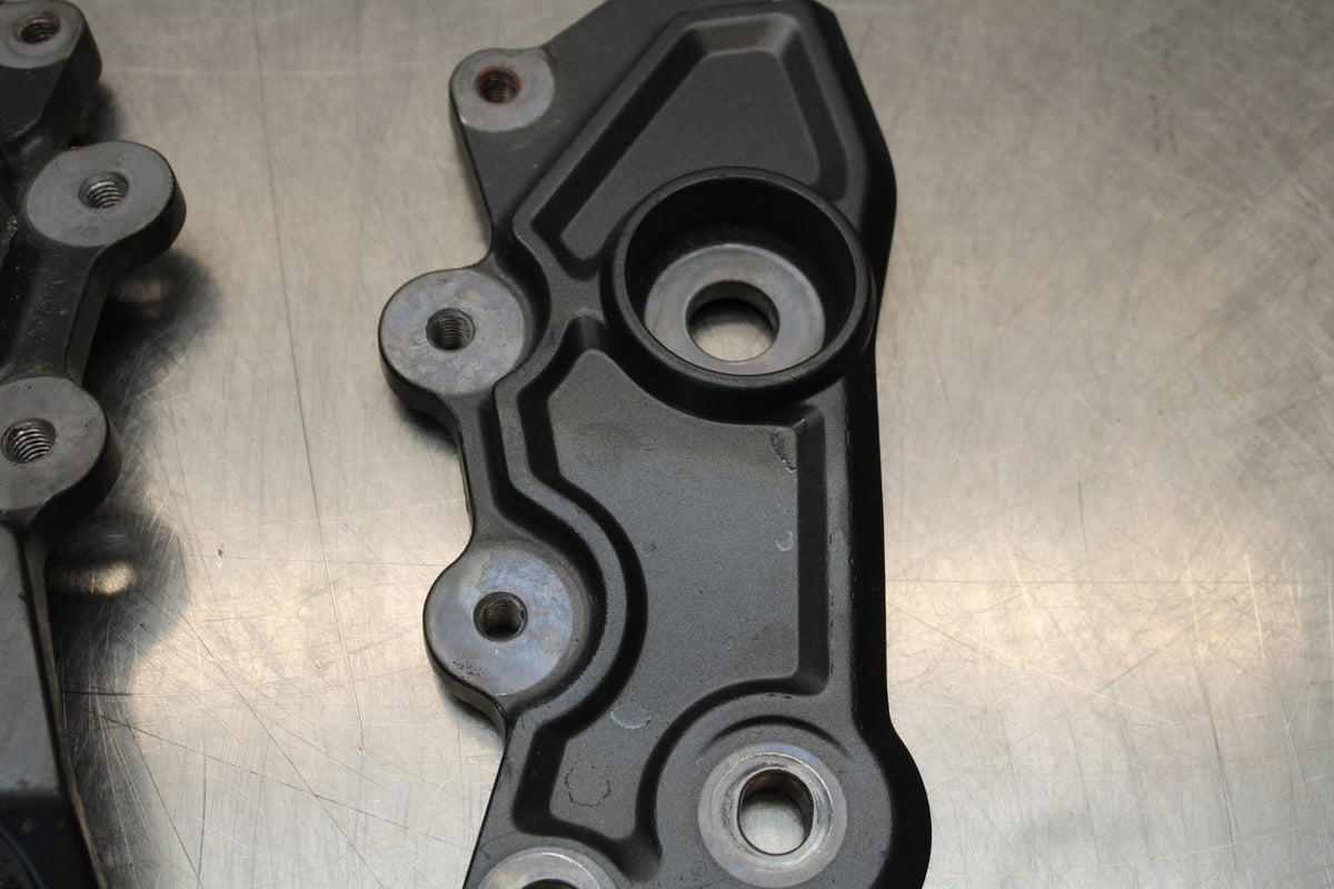 22-25 YAMAHA YZF R7 LEFT RIGHT FRAME REARSET BRACKETS MOUNTS BB182