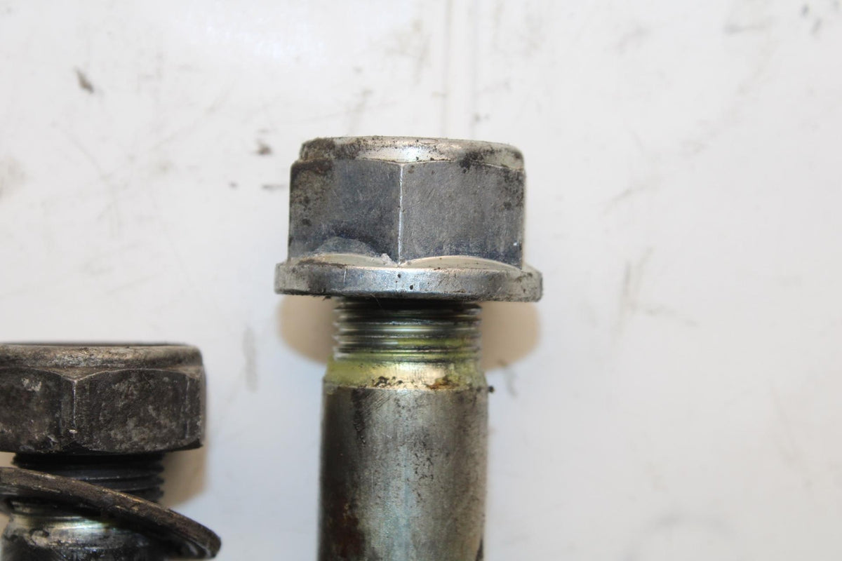 2000 Honda Super Hawk VTR1000F REAR AXLE BACK WHEEL RIM PIVOT BOLT AXEL BB577