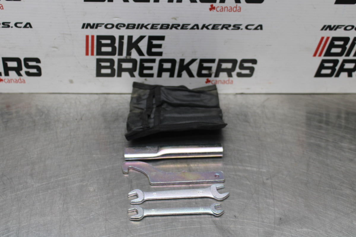 23 YAMAHA YZF R3 STOCK TOOLS OEM TOOL BAG KIT SET BB806