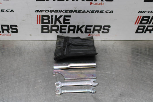 23 YAMAHA YZF R3 STOCK TOOLS OEM TOOL BAG KIT SET BB806