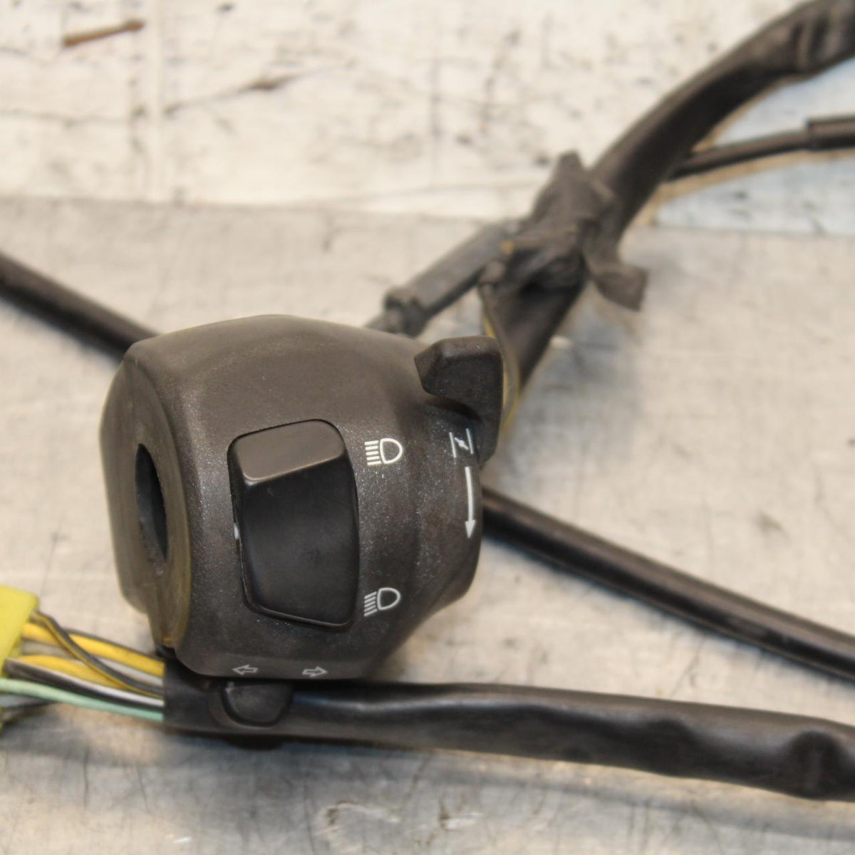  BB5591997 Suzuki Bandit 1200 GSF1200S LEFT CLIP ON HANDLE HORN SIGNALS  BB559