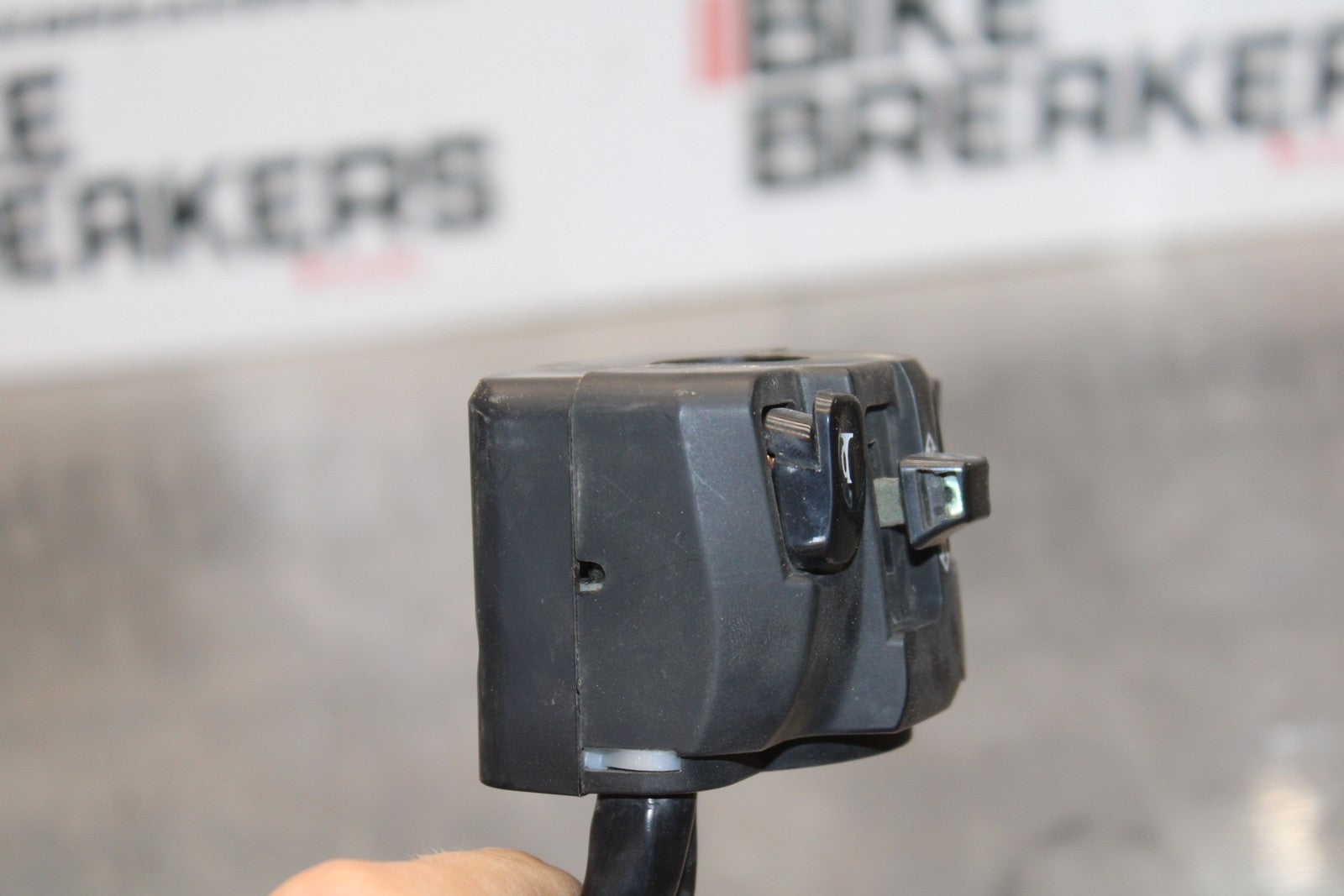 18-23 KAWASAKI NINJA 400 EX400 ABS LEFT CLIP ON HANDLE HORN SIGNALS SWITCH BB177