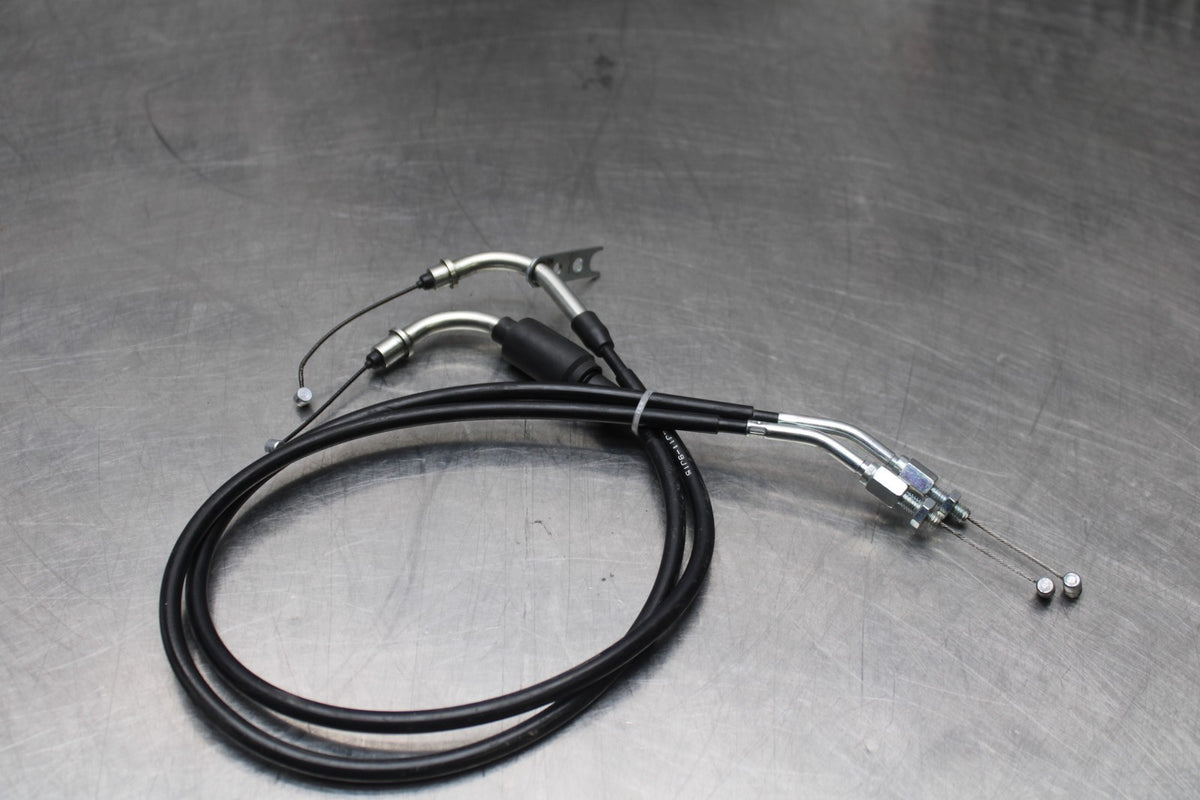 20-25 SUZUKI GSXR750 THROTTLE CABLES LINES BB810