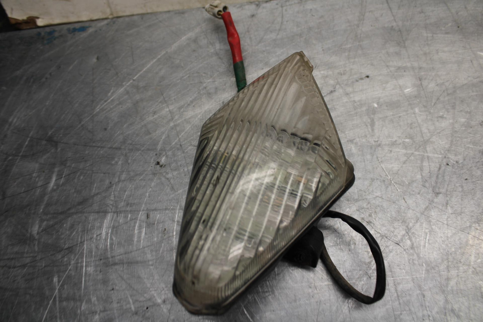  07-08 YAMAHA YZF R1 REAR TAIL TAILLIGHT BACK BRAKE LIGHT 4C8-84710-10-00 BB483