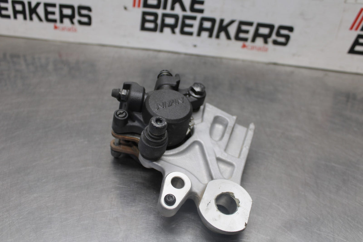 22-25 YAMAHA YZF R7 REAR BACK BRAKE CALIPER W MOUNT BRACKET BB940