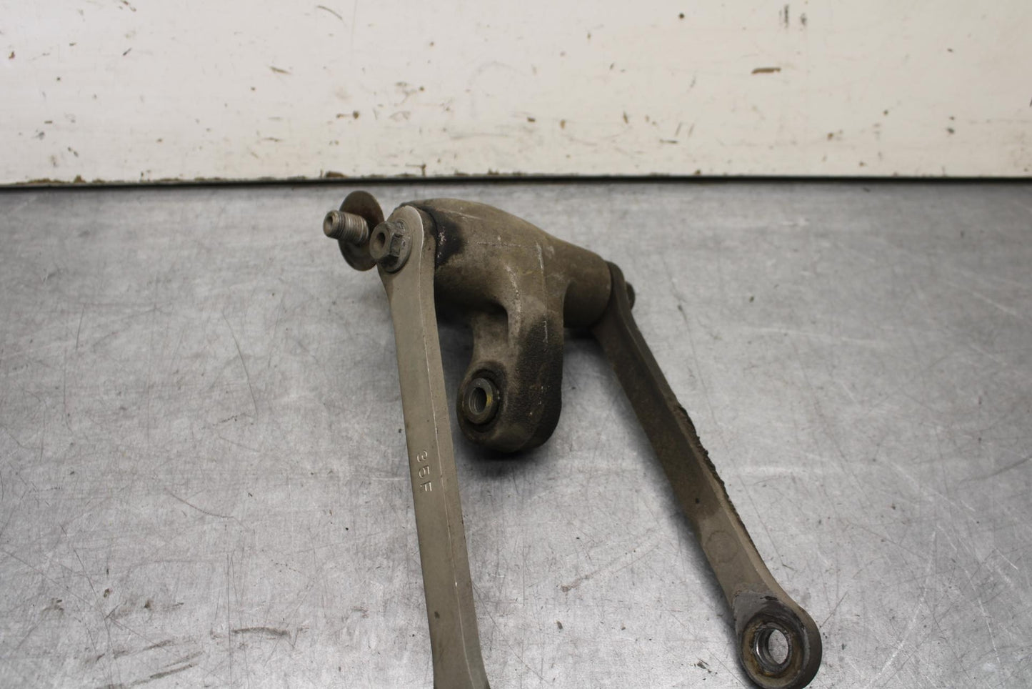 01-03 SUZUKI GSXR600 REAR DOGBONE SHOCK LINKAGE LINK 62600-35870 BB633