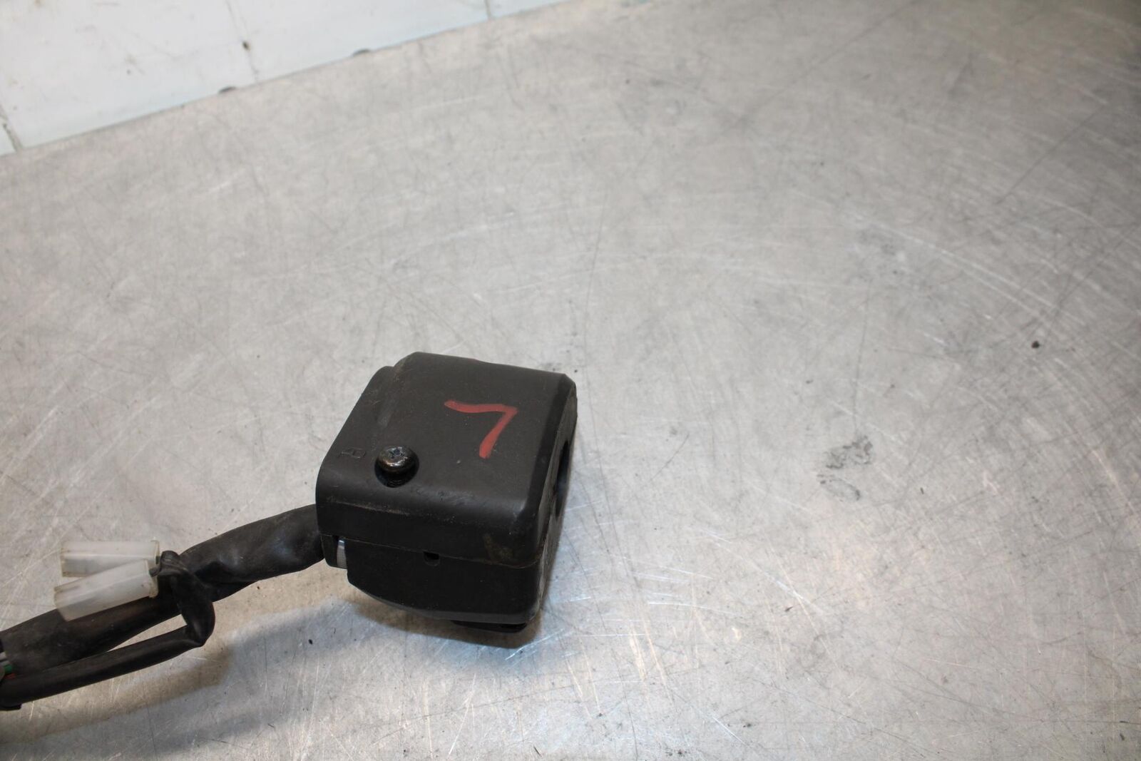 06-07 KAWASAKI NINJA ZX14R LEFT CLIP ON HANDLE SIGNALS SWITCH SWITCHES BB433