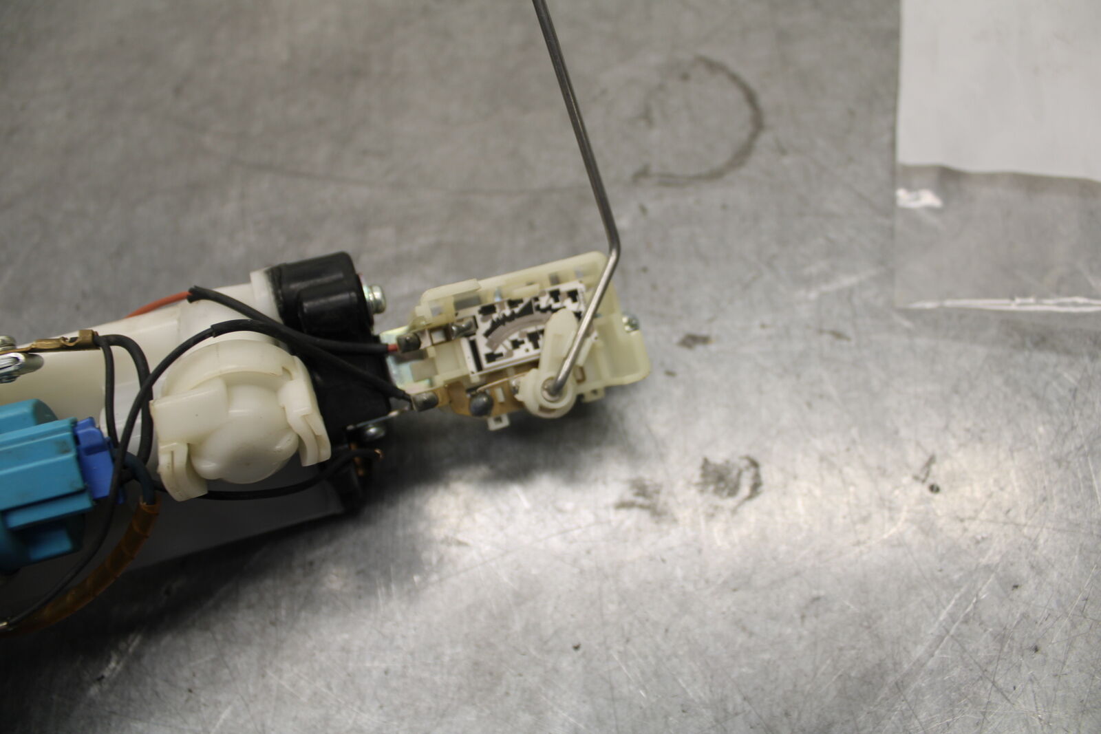 05-06 SUZUKI GSXR1000 FUEL PUMP GAS PETROL SENDER UNIT 15100-41G00 BB677