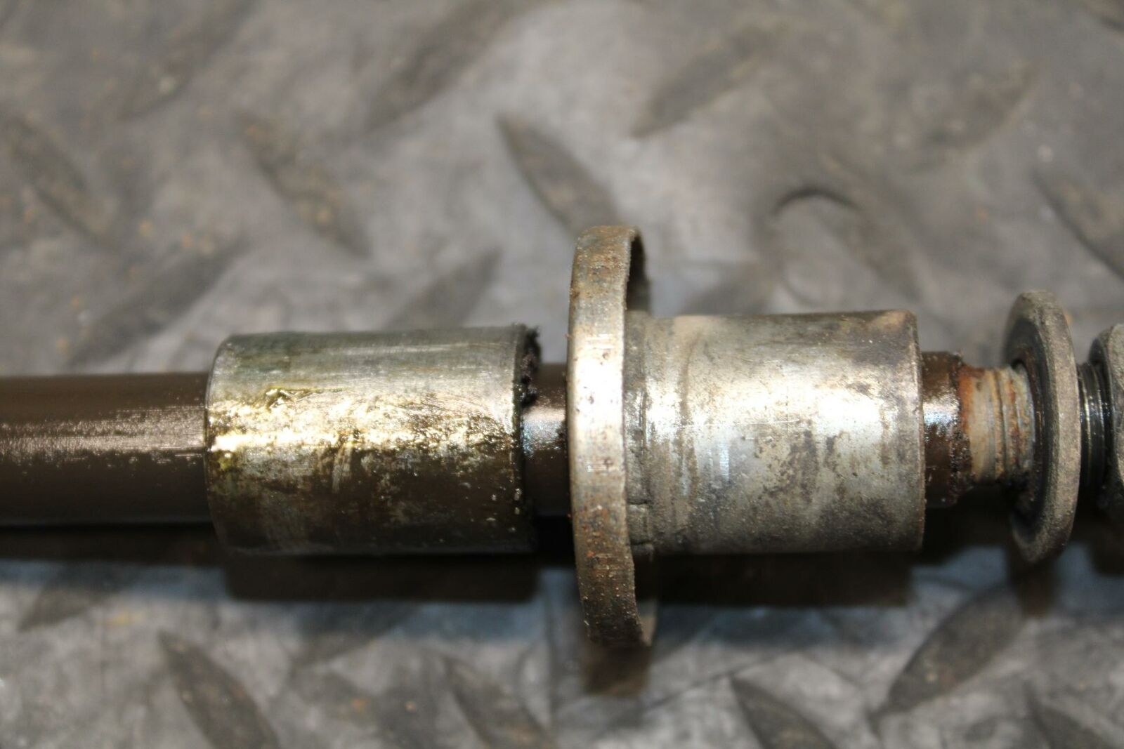 78 SUZUKI GS550E FRONT WHEEL RIM AXLE PIVOT BOLT BB212