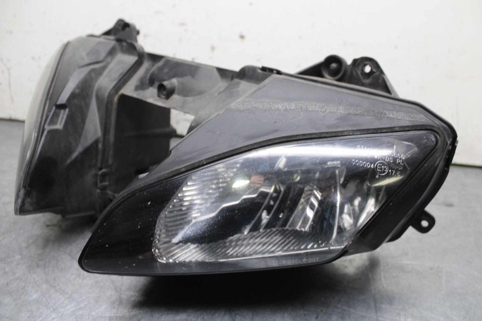 06 YAMAHA YZF R6 FRONT HEADLIGHT HEAD LIGHT LAMP BB716