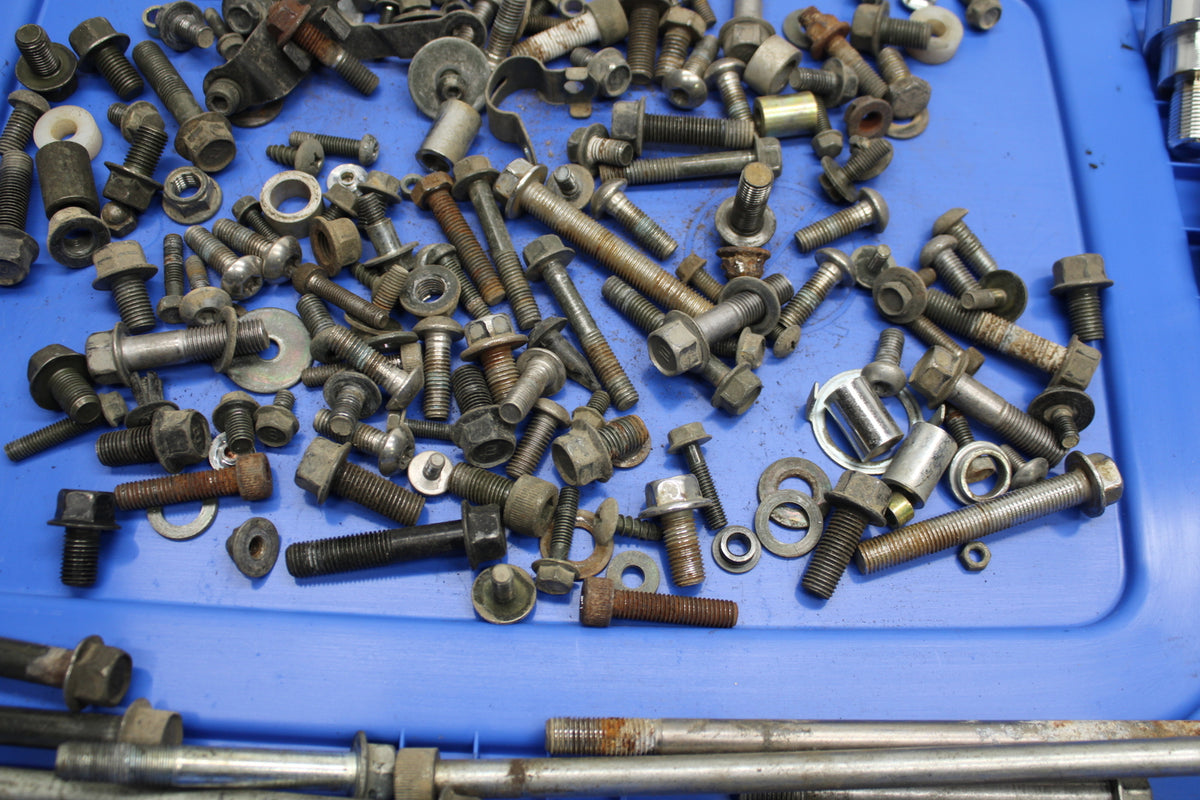 02-03 YAMAHA V STAR 1100 MOUNTING BOLTS HARDWARE MOTOR SCREWS BB124