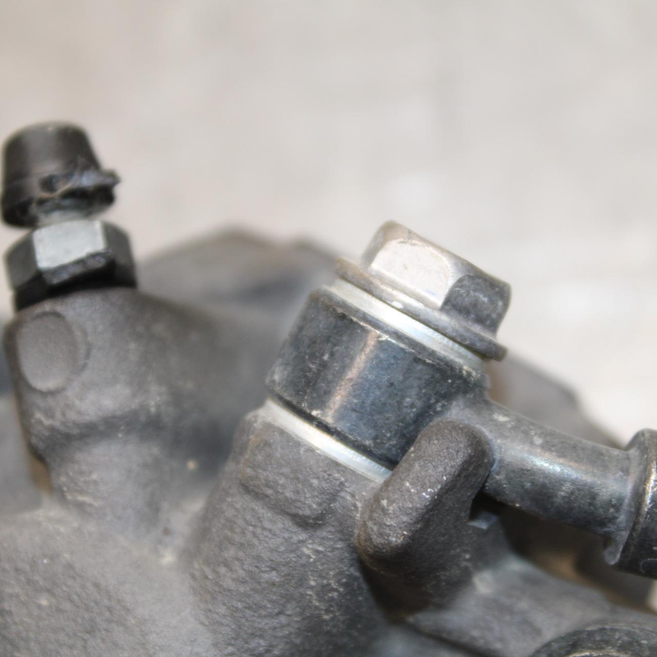 21 KAWASAKI NINJA ZX6R REAR BACK BRAKE CALIPER W MOUNT BRACKET  BB647