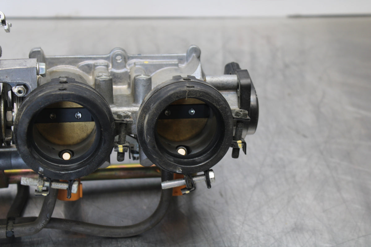 05-06 HONDA CBR600RR MAIN FUEL INJECTORS / THROTTLE BODIES BB159