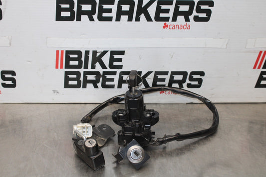 23-26 KAWASAKI NINJA ZX4RR IGNITION LOCK KEY SET AND SEAT LOCK BB898