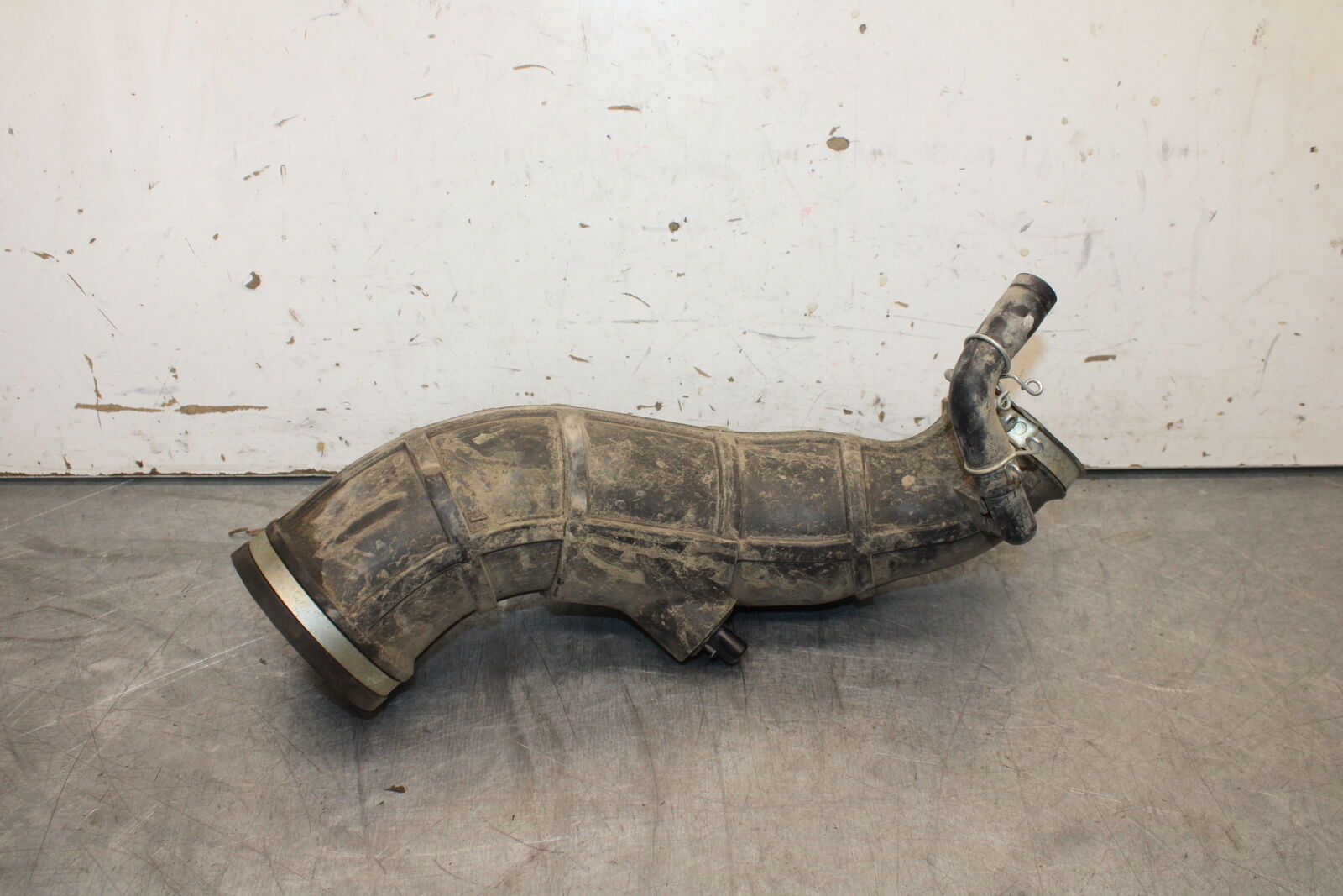 09-24 YAMAHA RAPTOR 700R AIR INTAKE INLET DUCT TUBE BB654