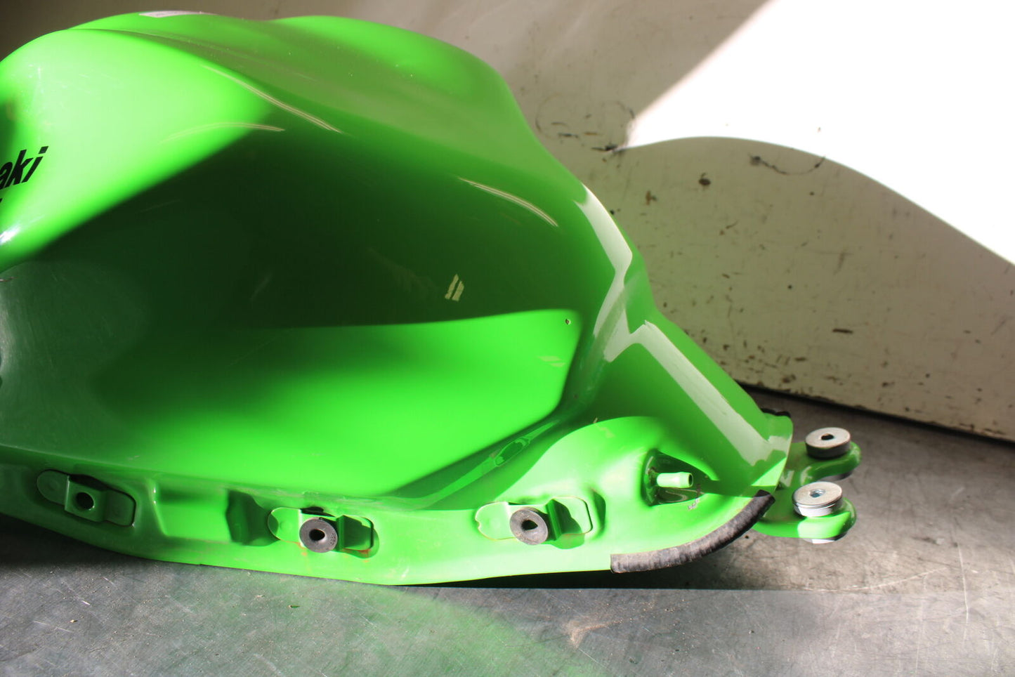 18-24 KAWASAKI NINJA 650 GAS TANK FUEL CELL PETROL RESERVOIR BB725