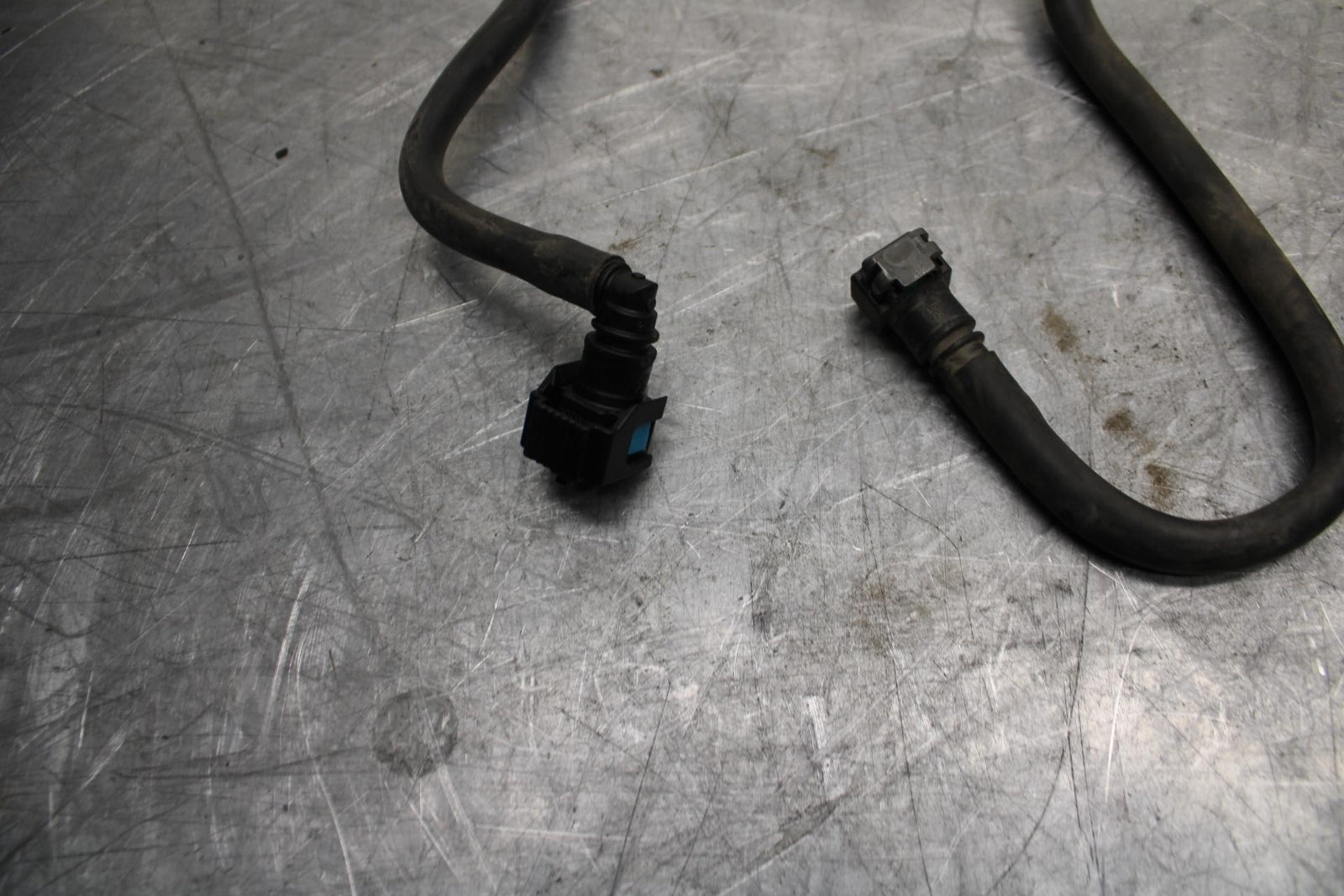 18 YAMAHA YZF R1  FUEL HOSE GAS LINE TUBE PIPE BB473