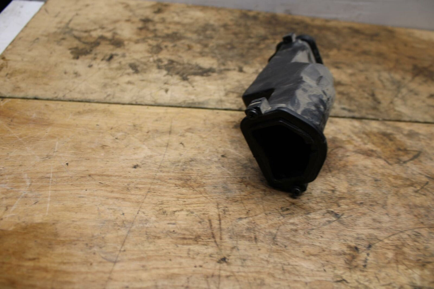 05-08 KAWASAKI VULCAN 1500 VN1500N CLASSIC AIR INTAKE DUCT BB343