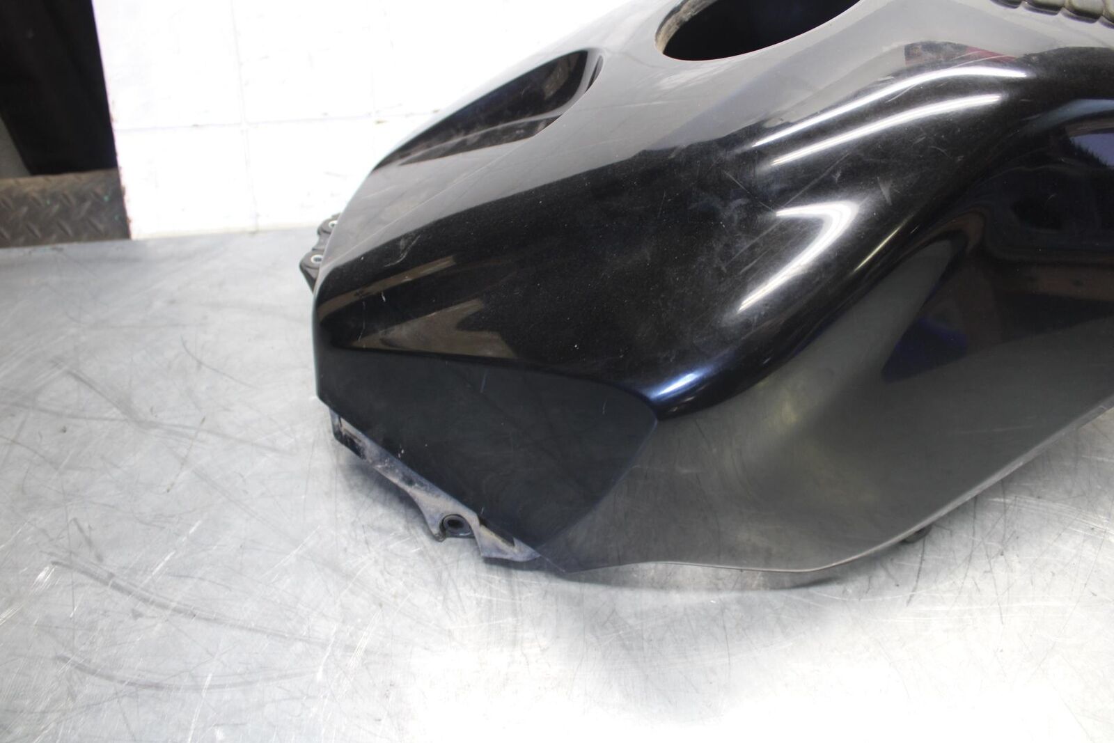 2004 Honda CBR600RR GAS TANK FUEL CELL COVER FAIRING COWL BB511