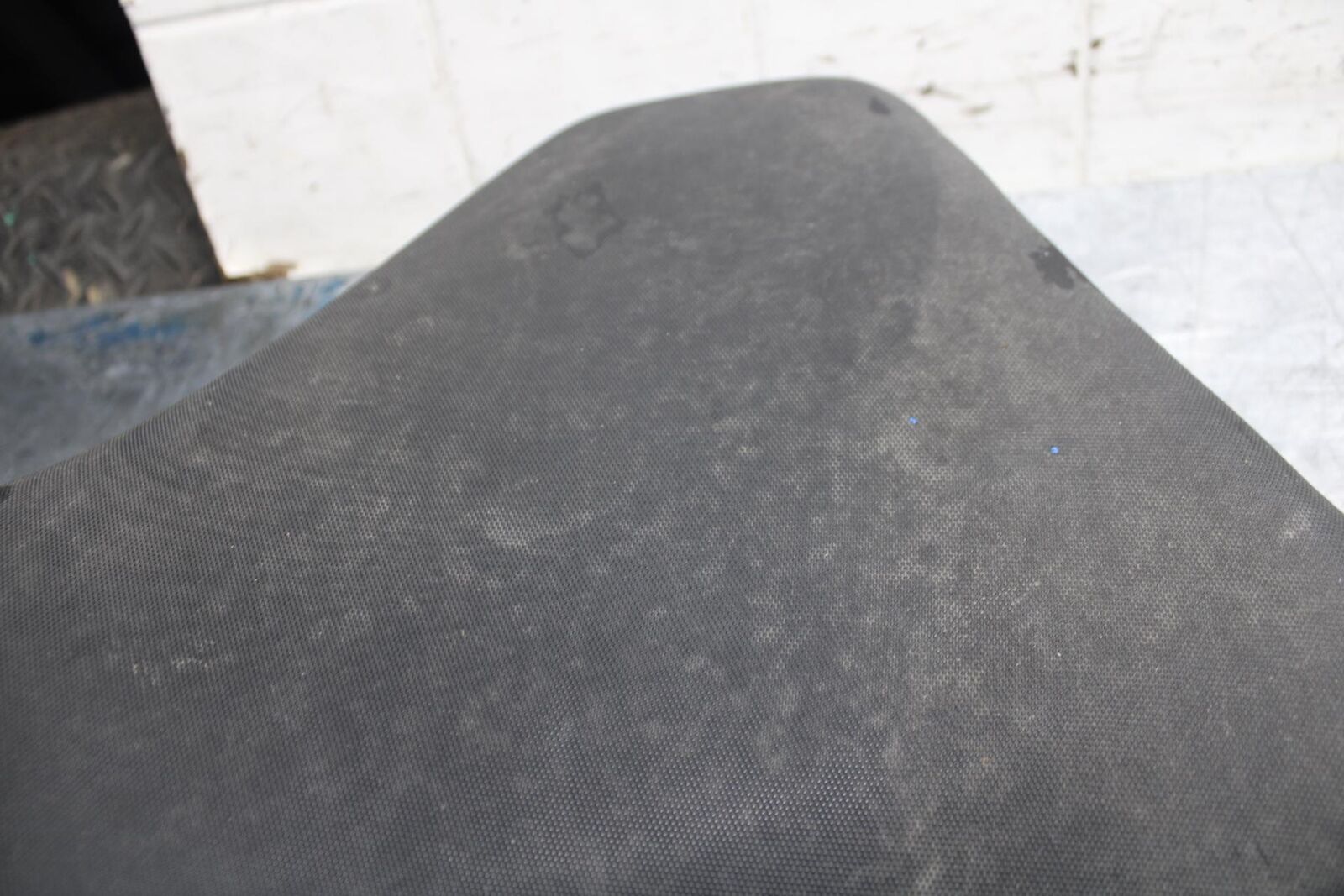 13 SUZUKI GSXR750 FRONT DRIVERS SEAT PAD SADDLE PILLION BB474