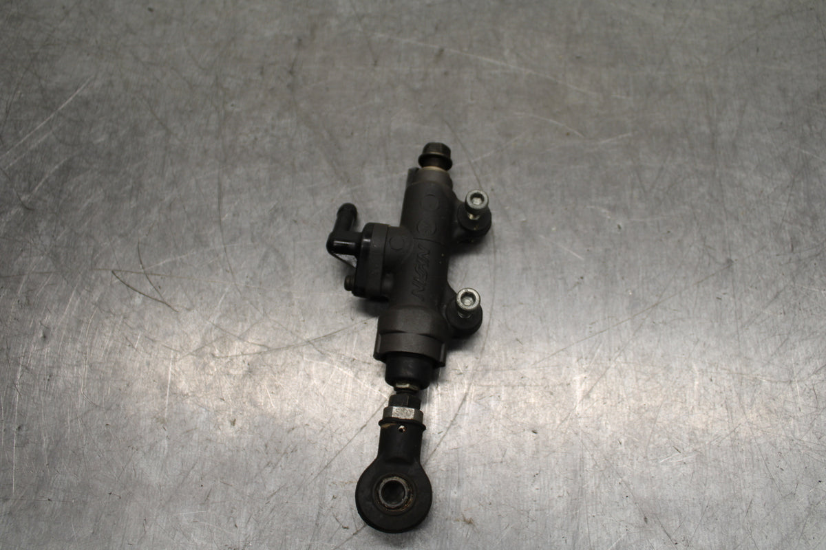 03-04 HONDA CBR600RR REAR BACK BRAKE MASTER CYLINDER BB127