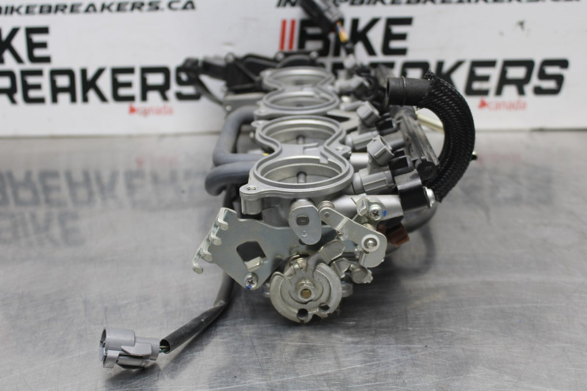 11-25 SUZUKI GSXR 600  MAIN FUEL INJECTORS / THROTTLE BODIES BB830