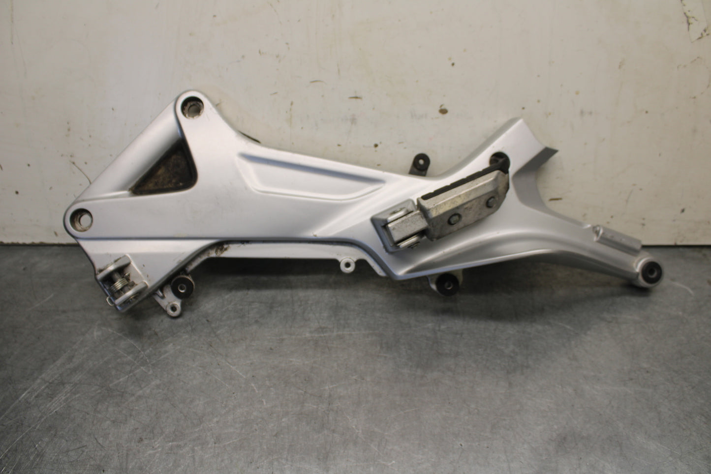 04-12 HONDA ST1300A LEFT FRONT FOOT REST PEG STEP MOUNT BRACKET BB669