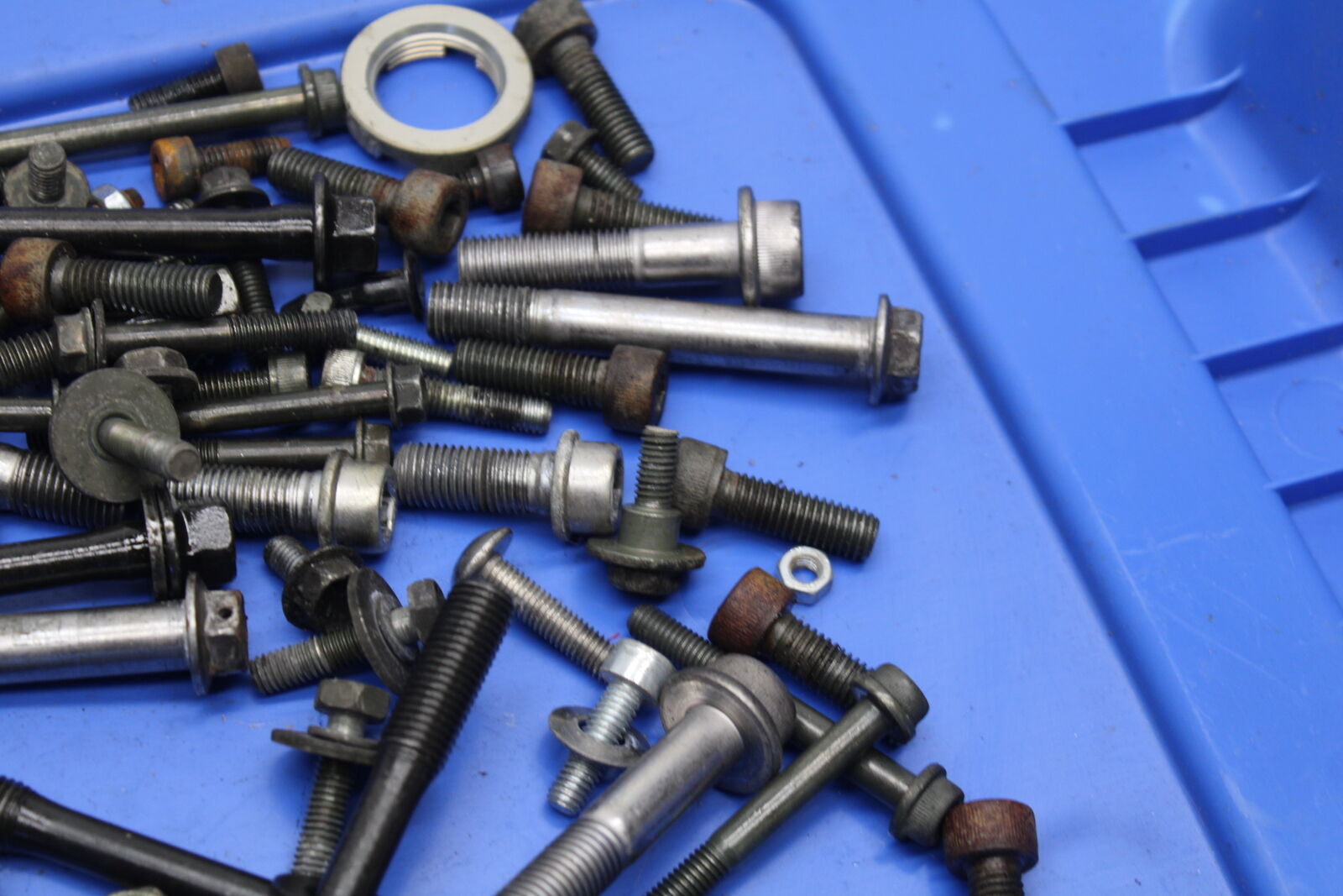 05-06 SUZUKI GSXR1000 MOUNTING BOLTS HARDWARE MOTOR SCREWS BB677