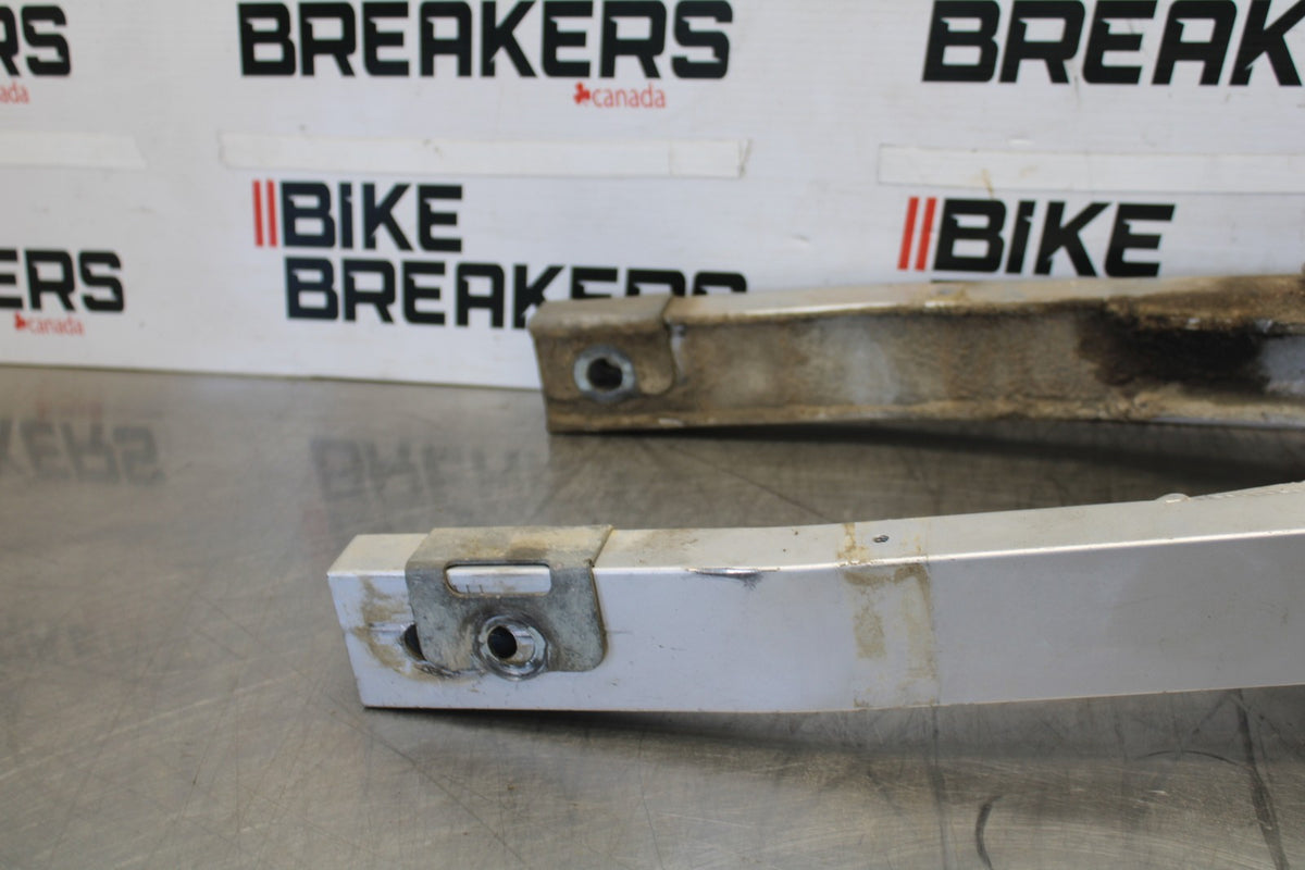 06 KAWASAKI KLR650 REAR SWINGARM BACK SUSPENSION SWING ARM BB919
