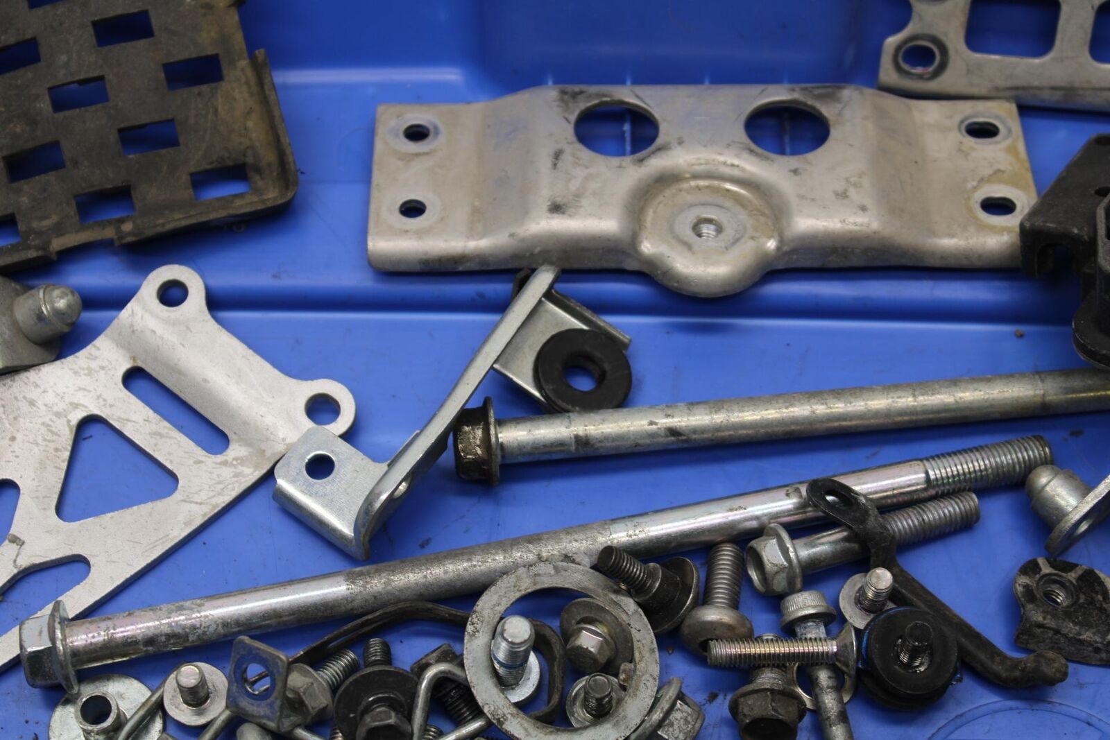 2011 Suzuki GSXR600 MISCELLANEOUS MOUNTING BOLTS HARDWARE MOTOR  BB94