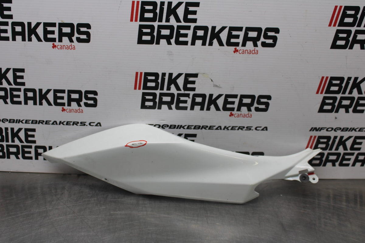 18-26 KAWASAKI Z400 RIGHT REAR BACK TAIL FAIRING COWL SHROUD BB852