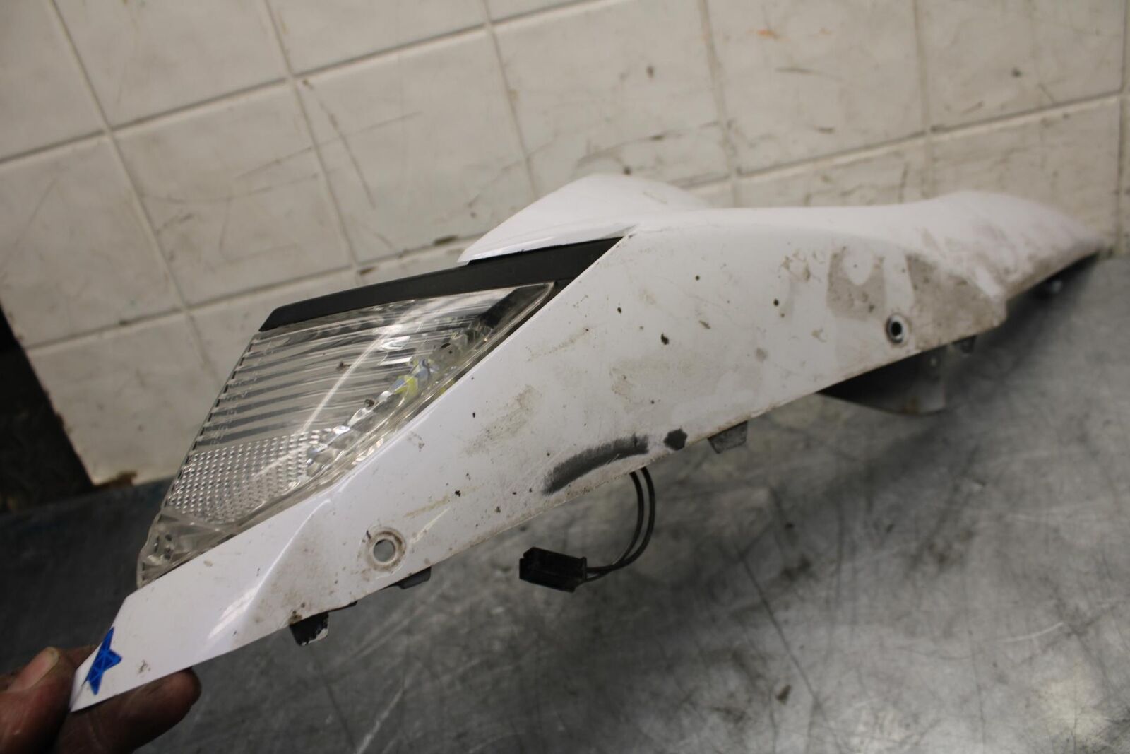 13 SUZUKI GSXR750 RIGHT REAR BACK TAIL FAIRING COWL SHROUD BB474