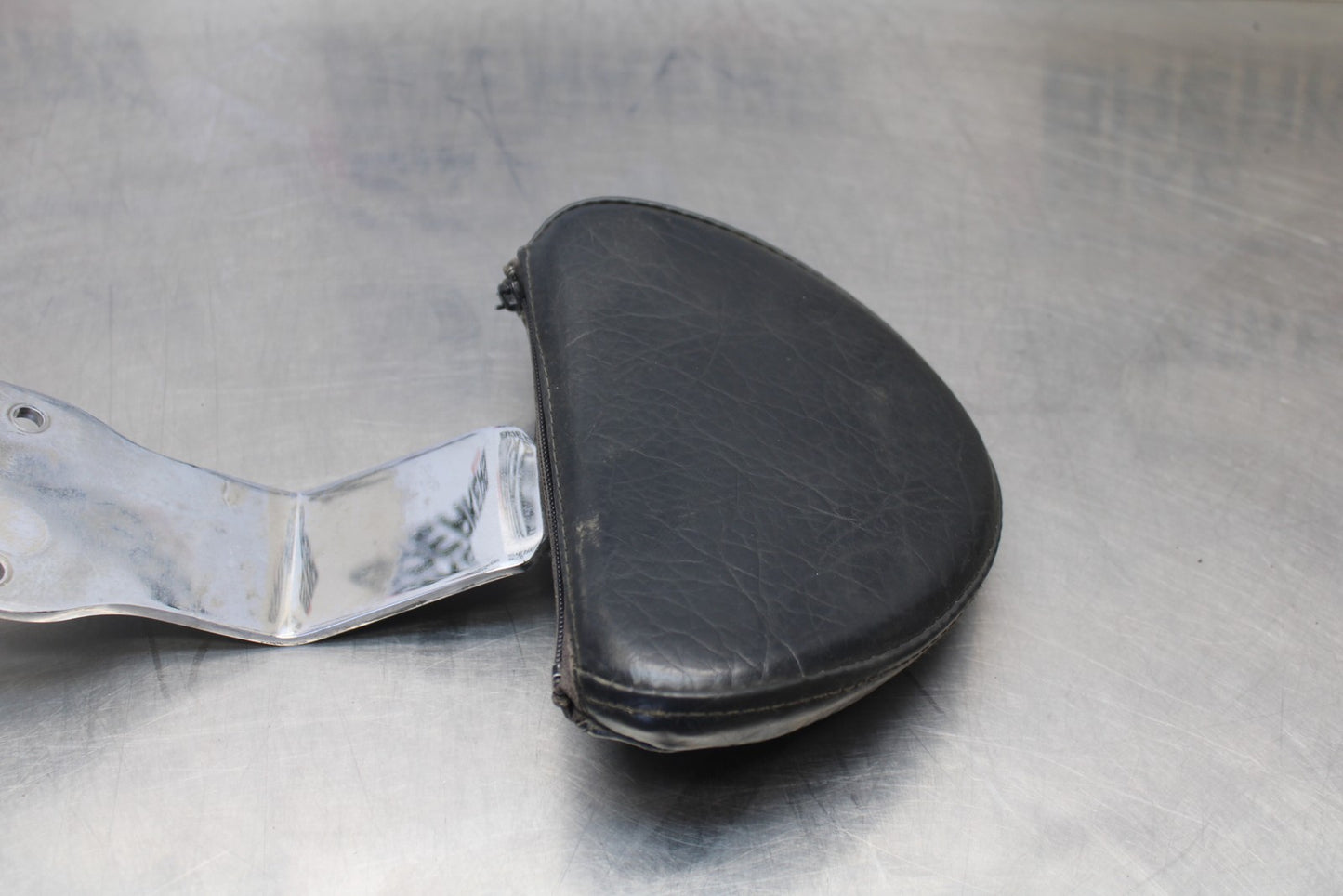 05-06 VICTORY KINGPIN DELUXE FRONT DRIVERS SEAT BACK REST BB195