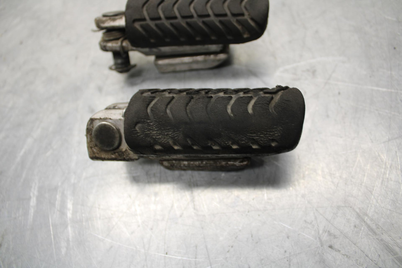 17 KAWASAKI VERSYS_X 300 FRONT FOOT RESTS PEGS STEPS SET PAIR BB504