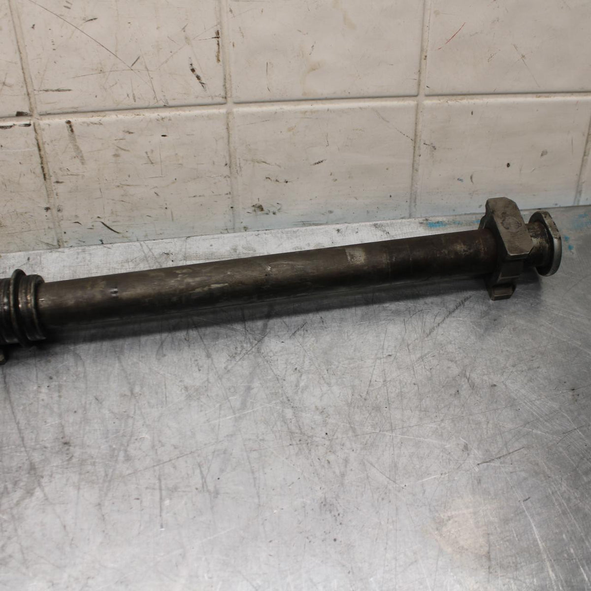 02-03 HONDA CBR900RR 954 REAR AXLE BACK WHEEL RIM PIVOT BOLT AXEL BB497