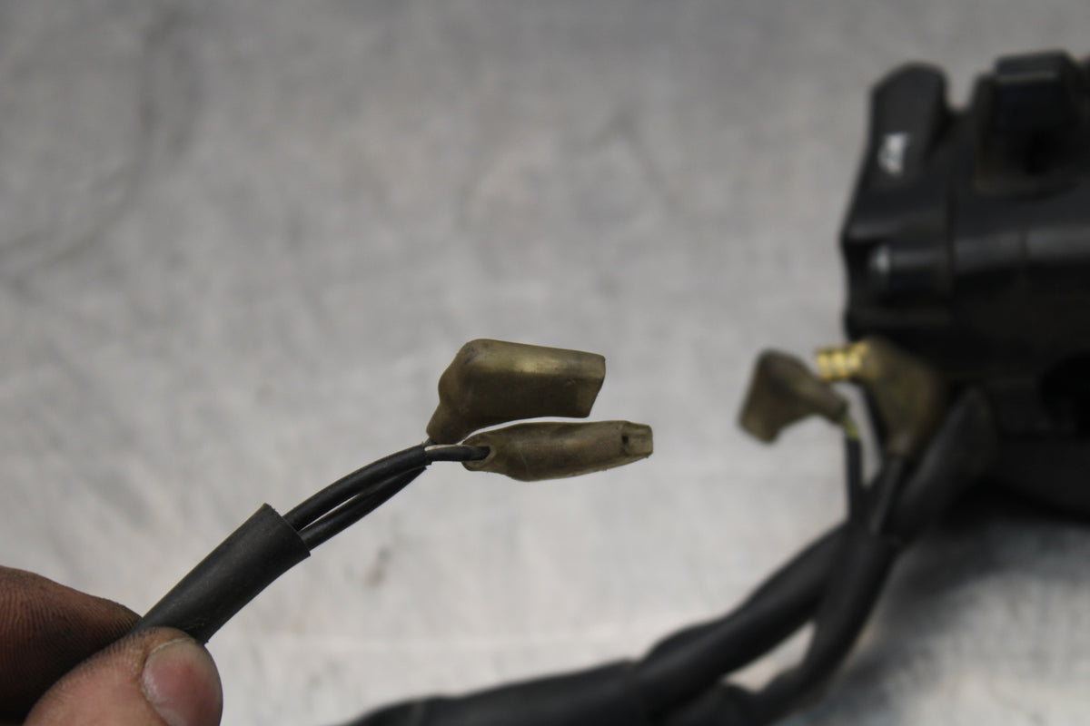 07-08 YAMAHA YZF R1 LEFT CLIP ON HANDLE HORN SIGNALS SWITCH SWITCHES BB160