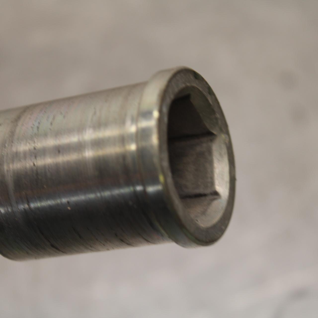 21 KAWASAKI NINJA ZX6R FRONT WHEEL RIM AXLE PIVOT BOLT 41068-0599 BB647