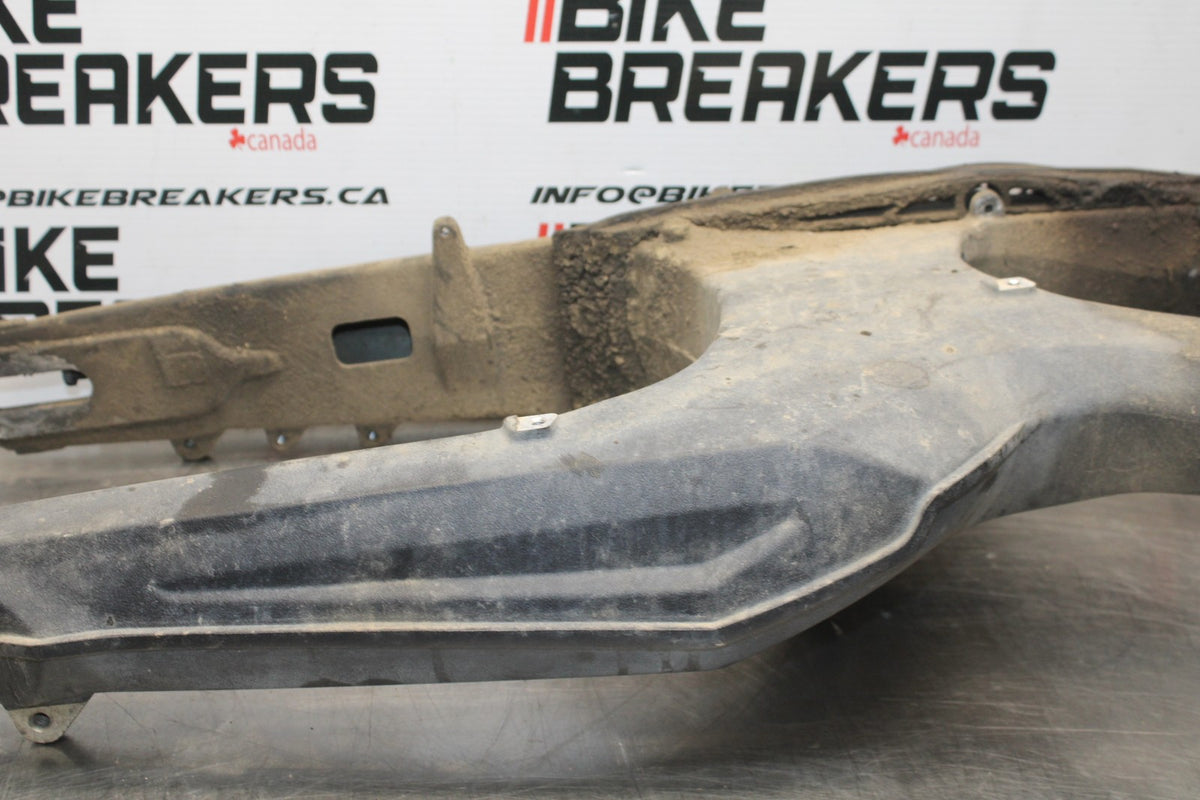 15 TRIUMPH TIGER 800 REAR SWINGARM BACK SUSPENSION SWING ARM BB873