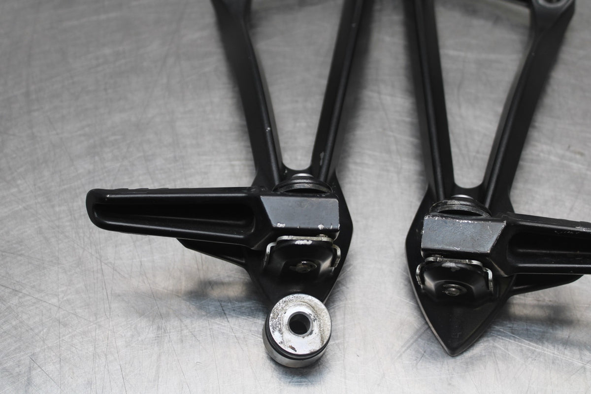 08 KAWASAKI NINJA ZX10R REAR BACK PASSENGER PEG SET PAIR BB902