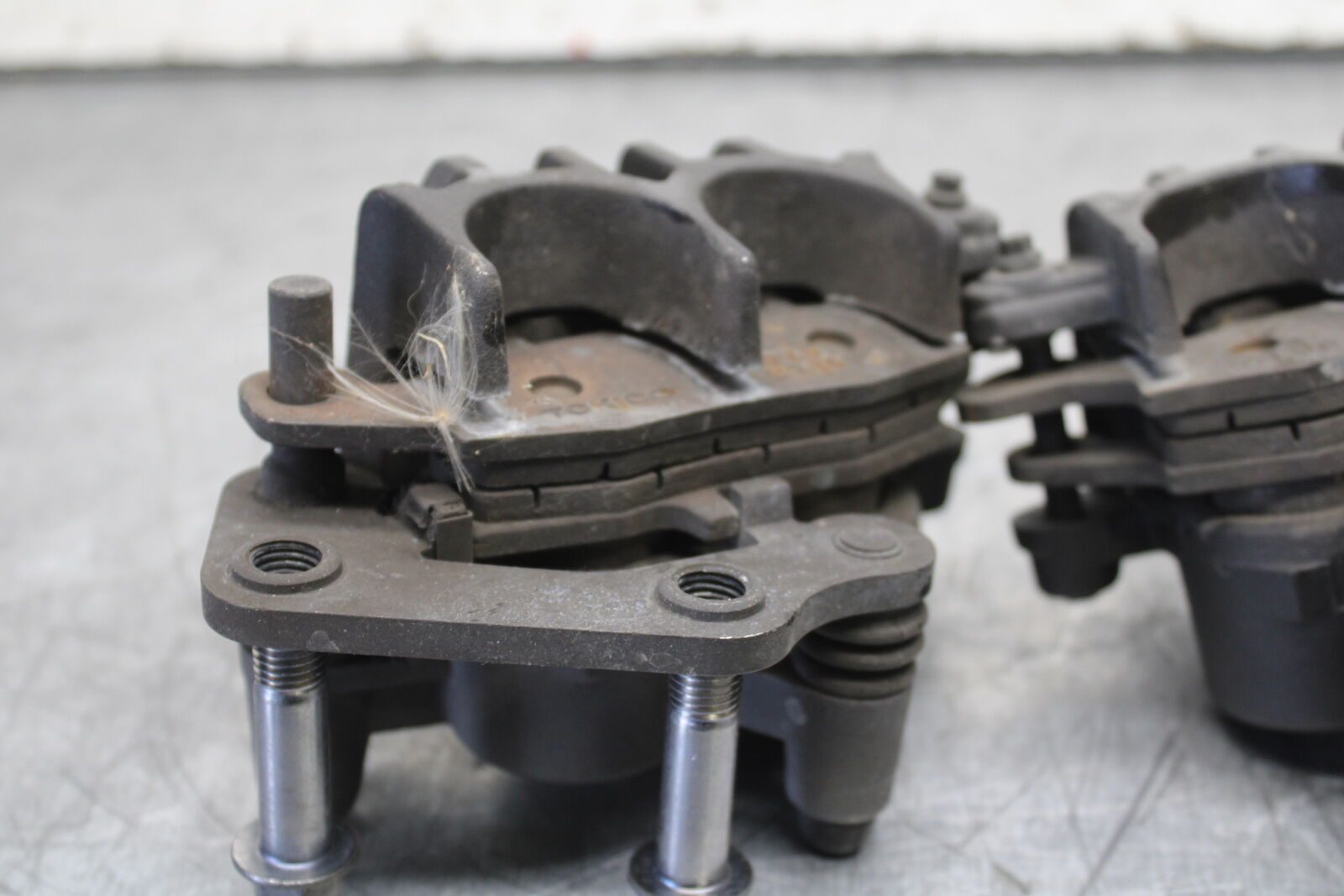 12-17 KAWASAKI ER-6N Z650 RIGHT LEFT FRONT BRAKE CALIPER SET PAIR CALIPERS BB709